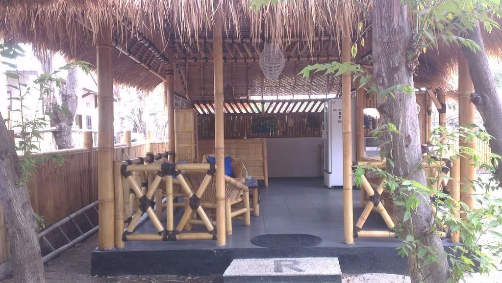 Tua Tua Keladi Bungalows Gili Air Exterior foto