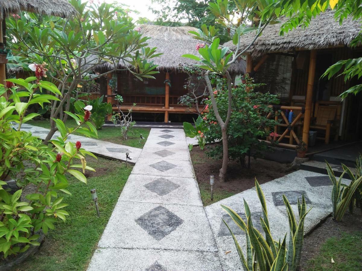 Tua Tua Keladi Bungalows Gili Air Exterior foto